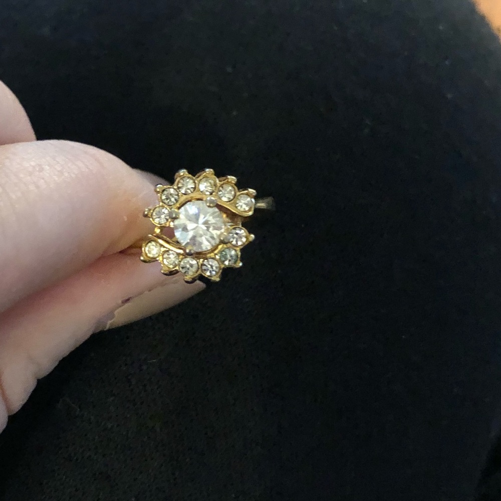 Size 7 Gold & Diamond Ring!